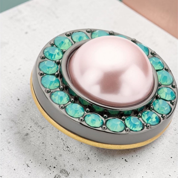 Kurt Geiger Octavia Faux Pearl Stud Earrings, NWT In Velvet Pouch - Picture 3 of 4